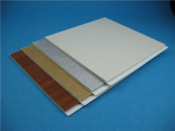 Panneaux de revêtement adaptés aux besoins du client de mur de PVC de couleur pour la construction, entretien rapide